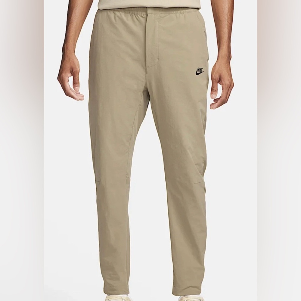 Nike Sportswear Commuter Tapered Leg Standard Fit Pants